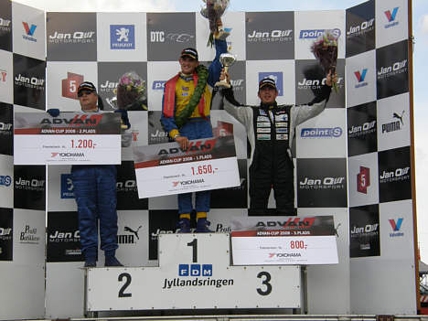 Lars Højris på podiet for anden gang denne weekend. her sammen med løbets vinder Michael Skipper Pedersen samt Peter Olsen på 2. pladsen.